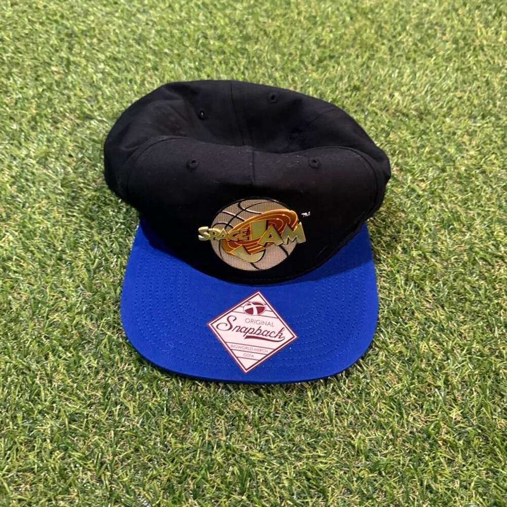 Space jam snapback black